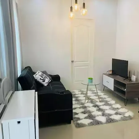 Cozy 1-Br Home-Away-From-Home